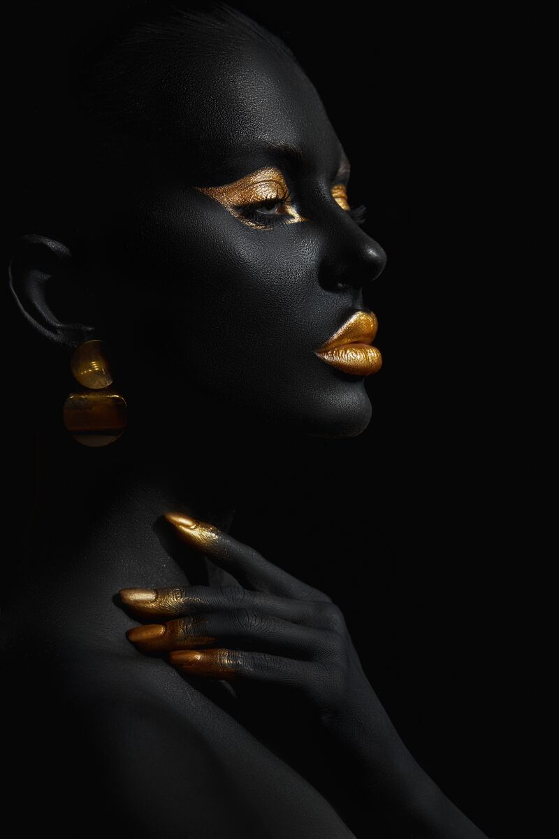 Gold makeup