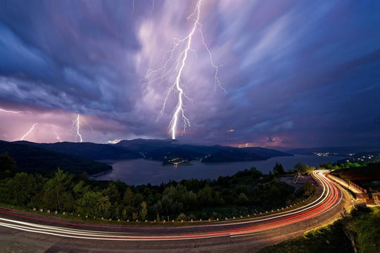  Lacul Bicaz și Masivul Ceahlau