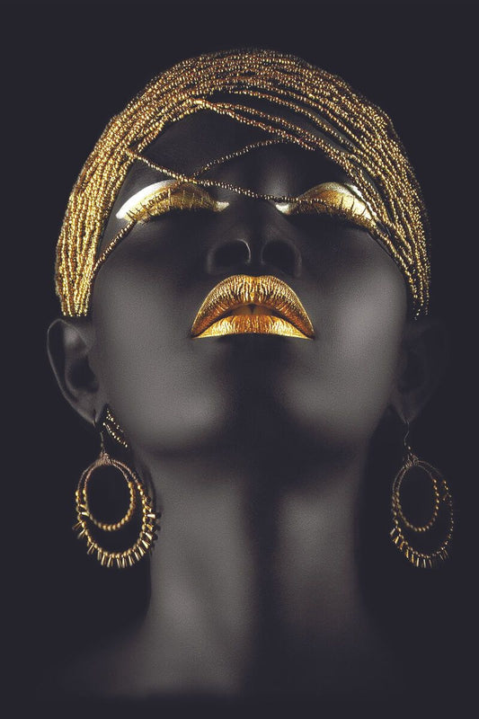  Femeie africana cu parul de aur