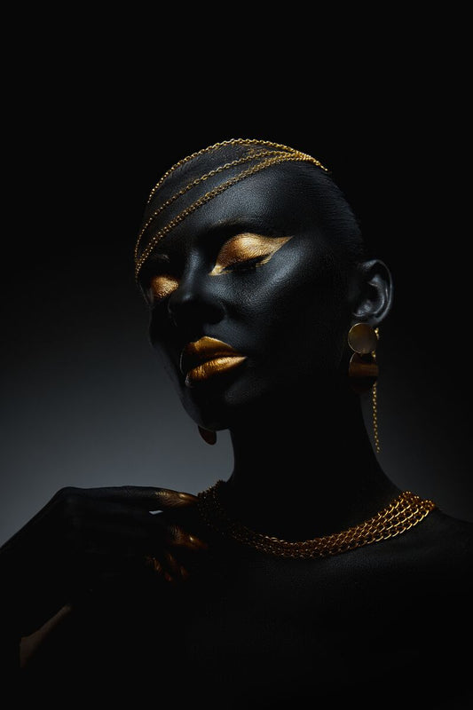 Femeie africana cu lant de aur