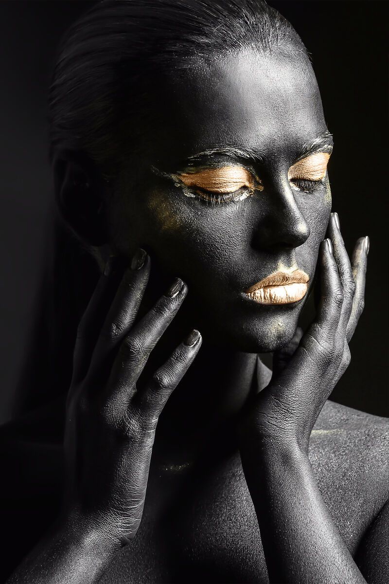 Tablou canvas - Femeia cu gold make-up