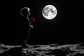 Tablou Canvas - Copil Privind Spre Luna