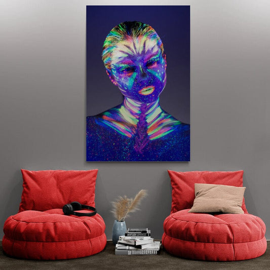 Tabloul Fluo Girl 3 – Stralucire si Eleganta