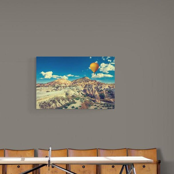 Tablou Canvas - Balon in desert - Cameradevis.ro